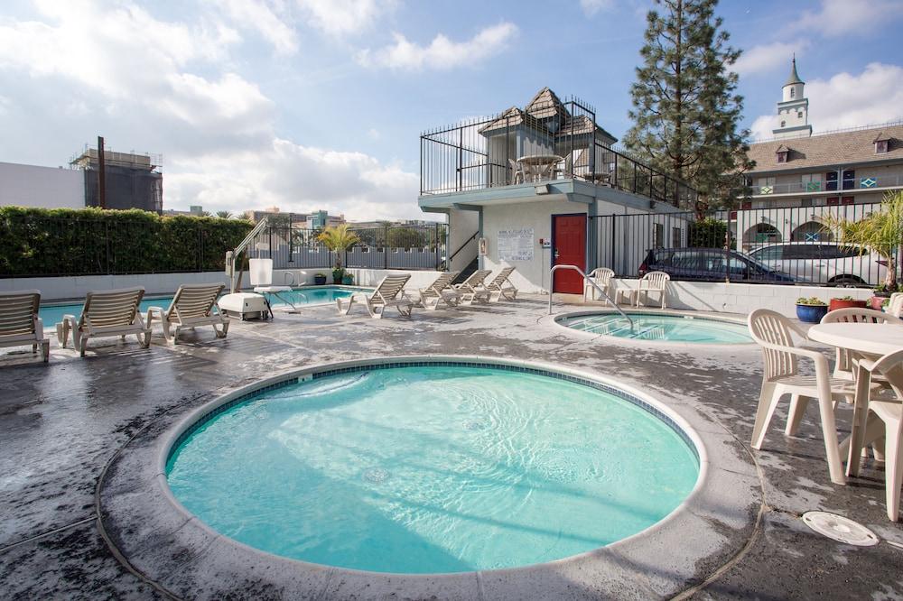Castle Inn And Suites Anaheim Buitenkant foto