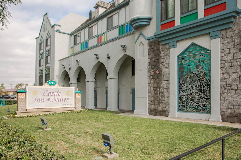 Castle Inn And Suites Anaheim Buitenkant foto