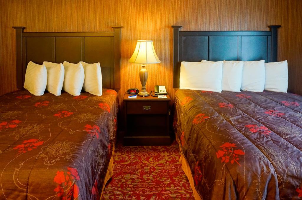Castle Inn And Suites Anaheim Buitenkant foto