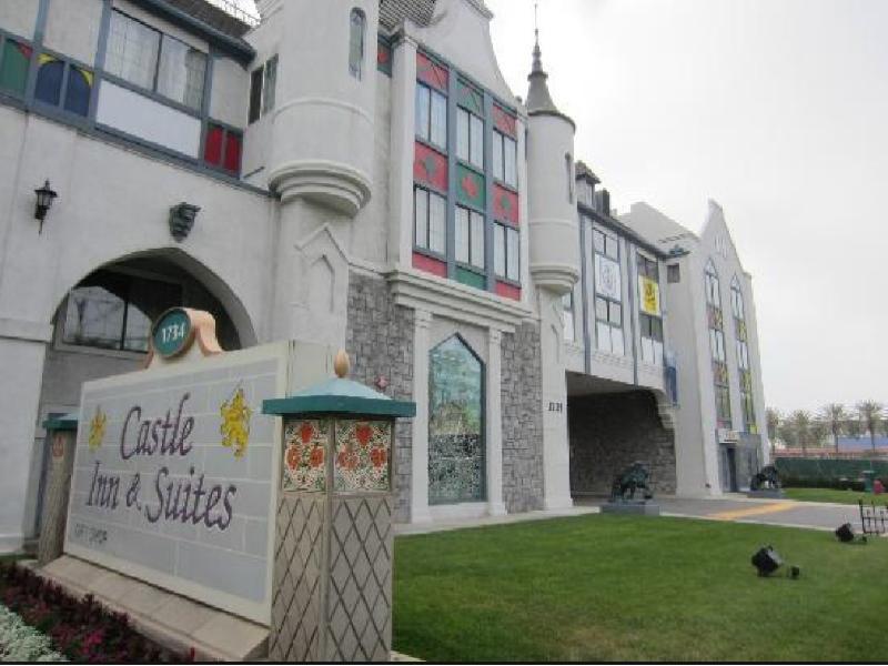 Castle Inn And Suites Anaheim Buitenkant foto