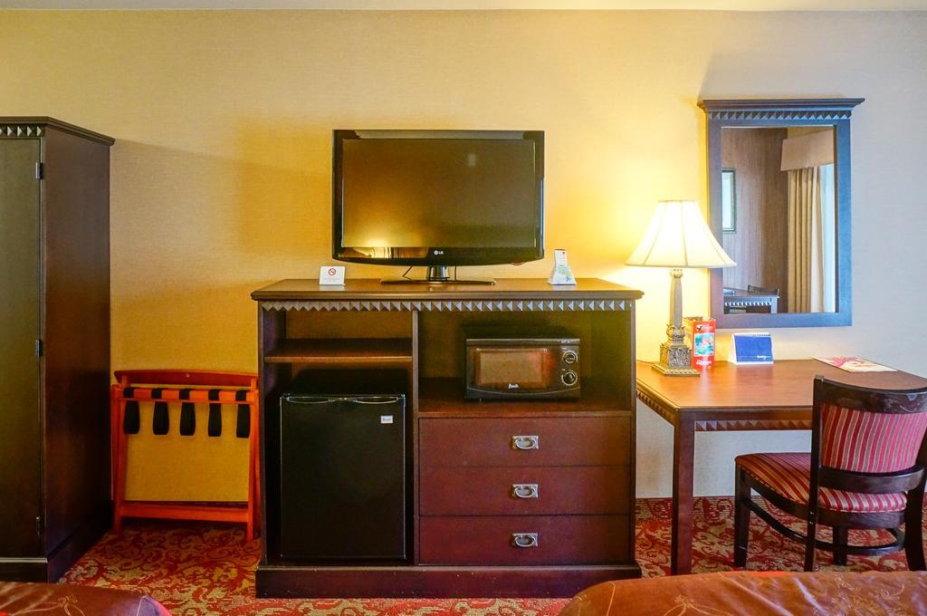 Castle Inn And Suites Anaheim Buitenkant foto