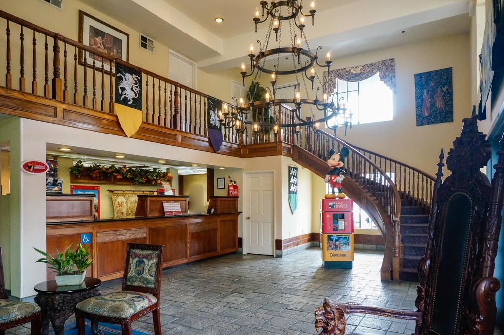 Castle Inn And Suites Anaheim Buitenkant foto