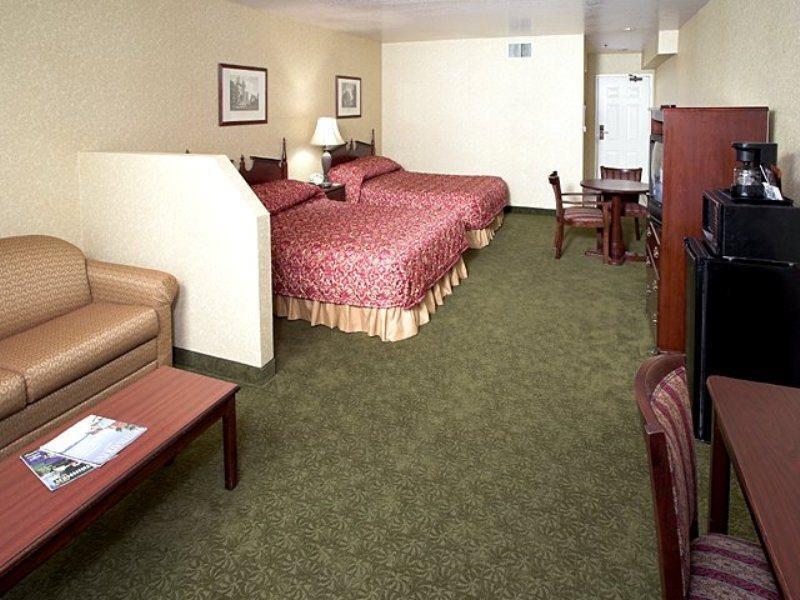 Castle Inn And Suites Anaheim Buitenkant foto