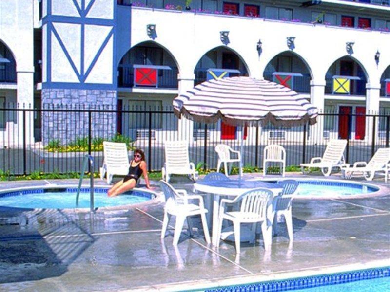 Castle Inn And Suites Anaheim Buitenkant foto