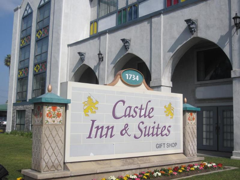 Castle Inn And Suites Anaheim Buitenkant foto