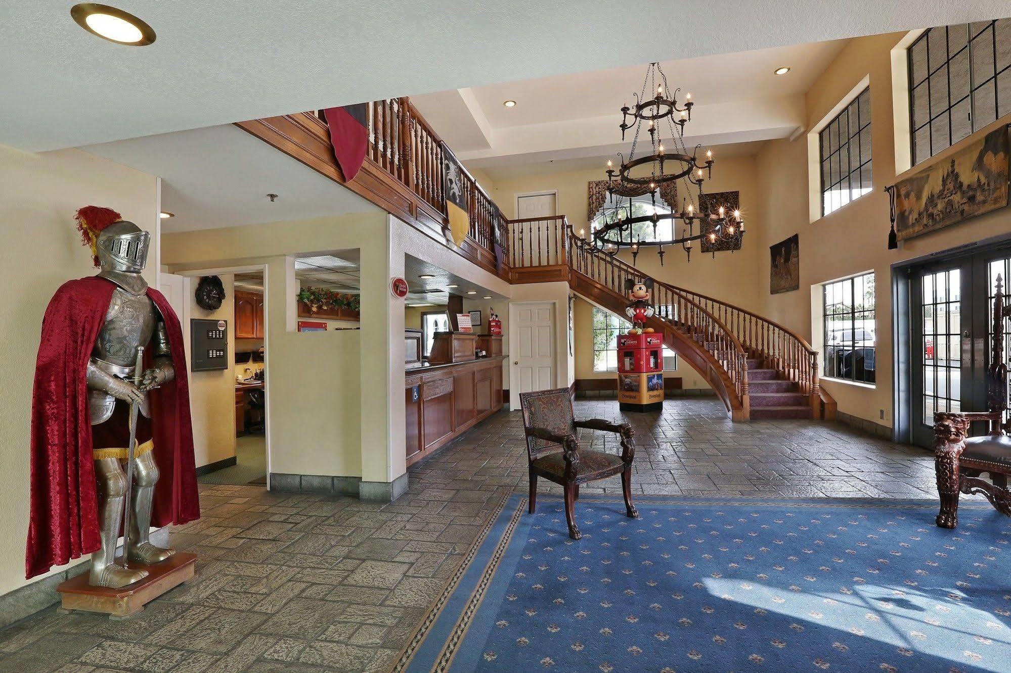 Castle Inn And Suites Anaheim Buitenkant foto